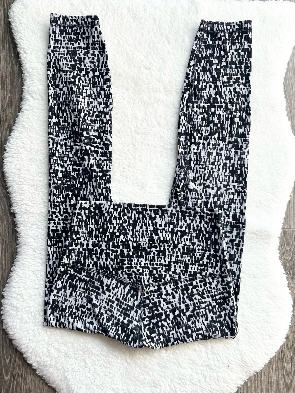 Lululemon Align HighRise Black & White Printed Urban Block Ice Leggings